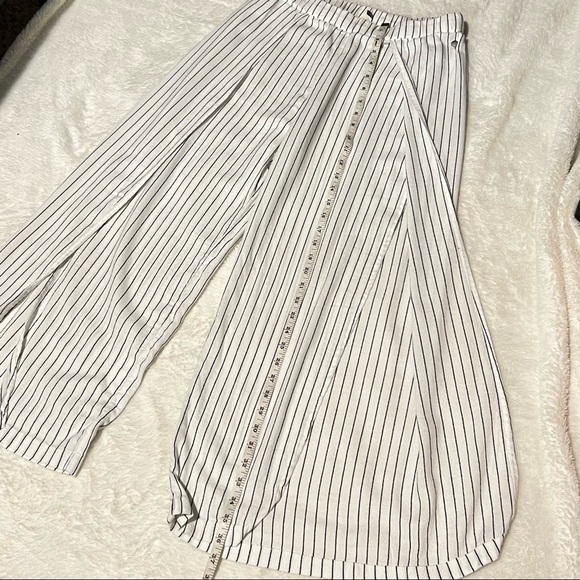 Roxy Wide Legged pants - Picture 2 of 4